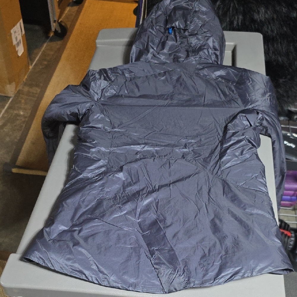 Women's Patagonia DAS Navy Parka with Blue Accents - Picture 8 of 8